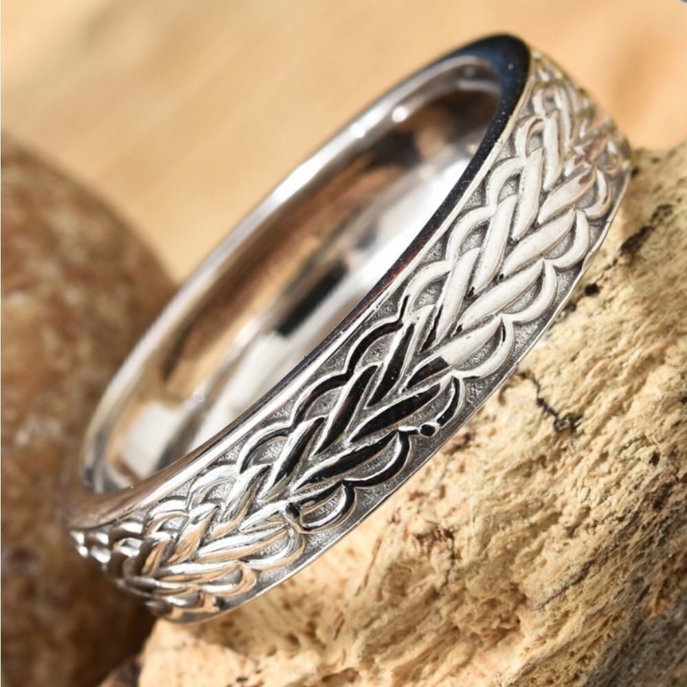 Sterling Silver Ring Size 6‎